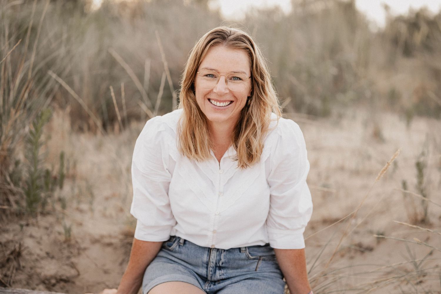 Outdoor portrait session featuring casual white top and denim style.