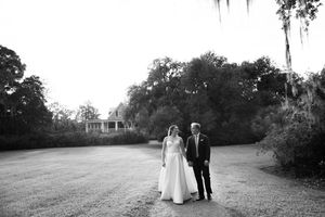 Black and white wedding photos captured on a scenic Southern estate with Spanish moss trees.