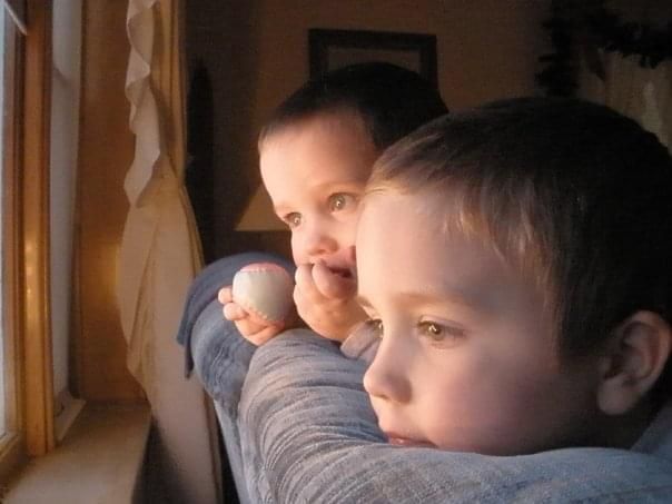 Photograph of two toddlers, natural light.  Blue Onion Photography.