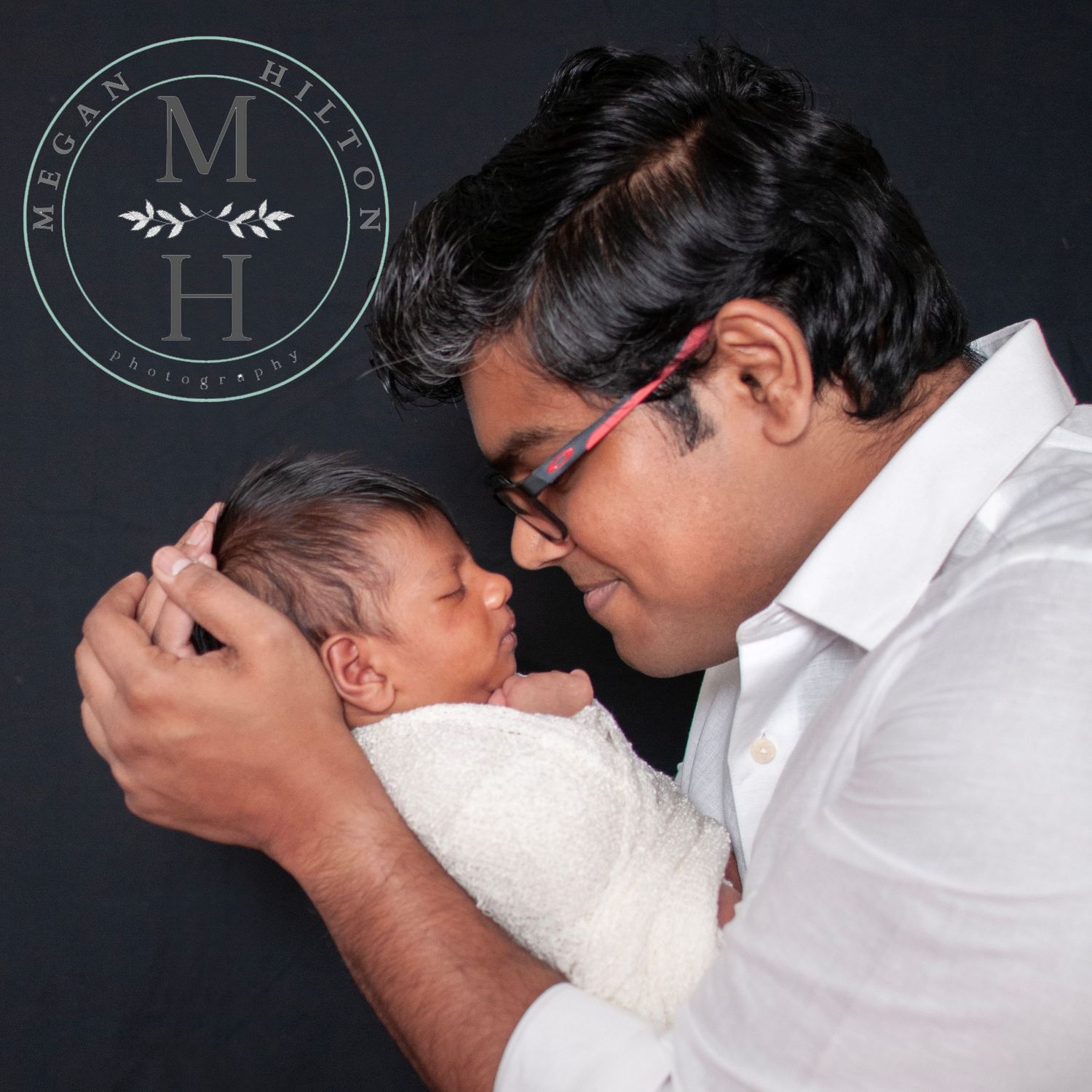 dad with newborn baby pose