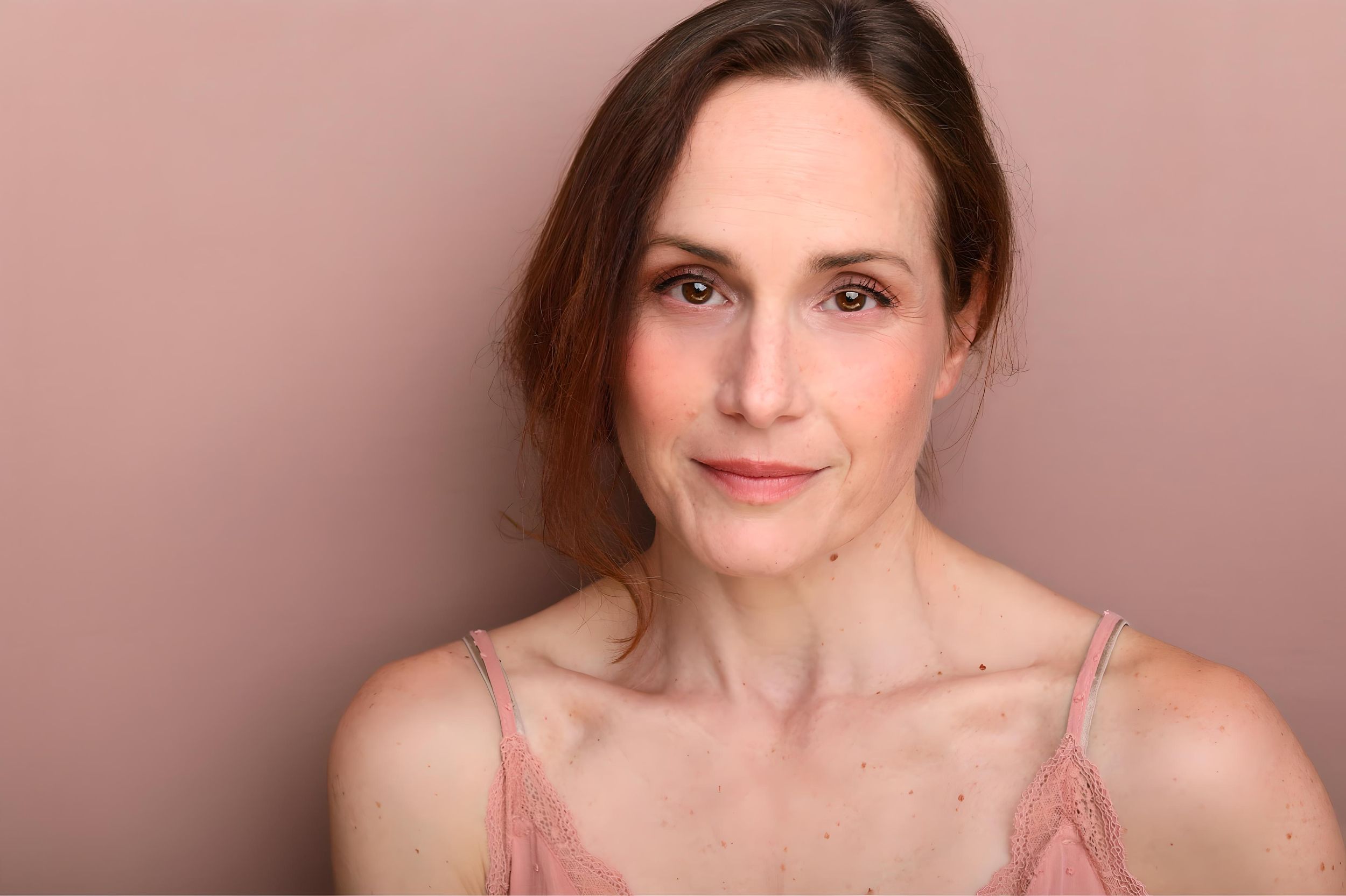 "Julianna Zinkel is a Philadelphia-based actress with extensive theater experience, including roles in Intimate Apparel, Hurricane Diane, an