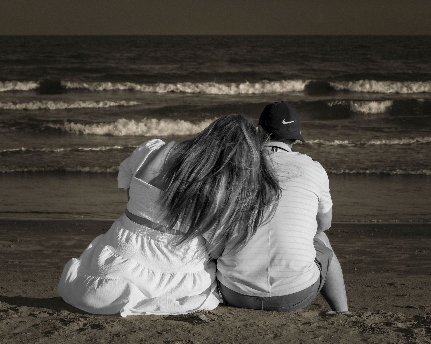 B&W of engagement couple