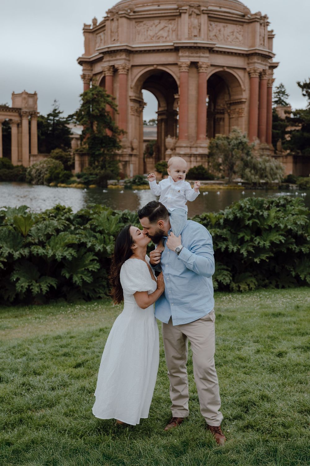 A romantic photoshoot at the Palace of Fine Arts in San Francisco with the iconic dome and architecture in the background.