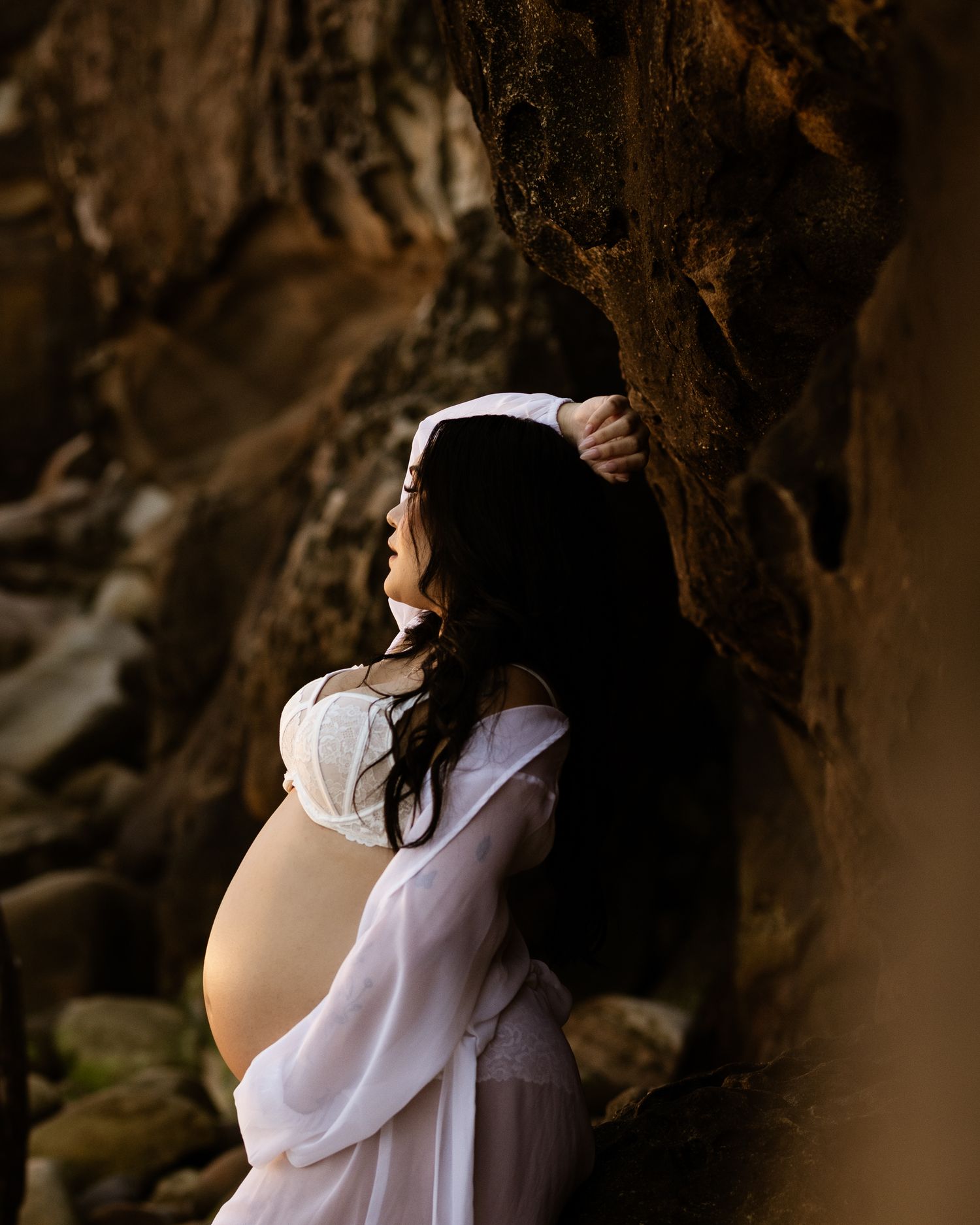 natural maternity photo taken in a peaceful Sydney park