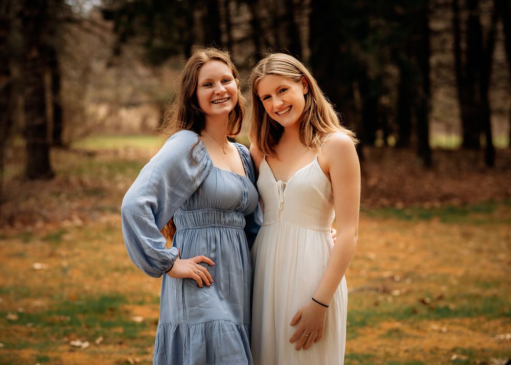 Two teen daughters posing in the this outdoor Graduate Photoshoot