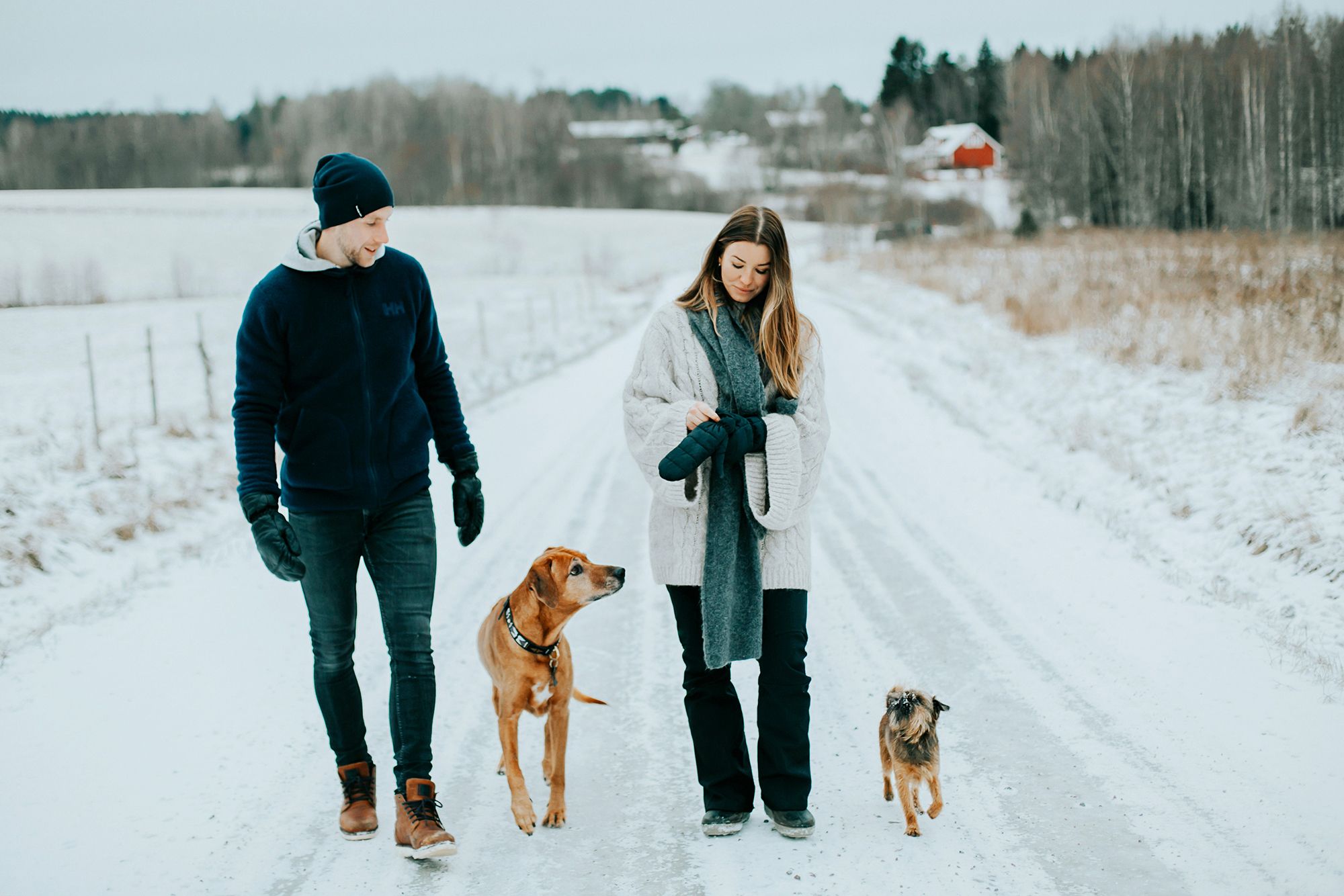 Parfotografering med Malin och Per Åslund vid Acksjön utanför Molkom. Fotograf Rebecca Nordin.