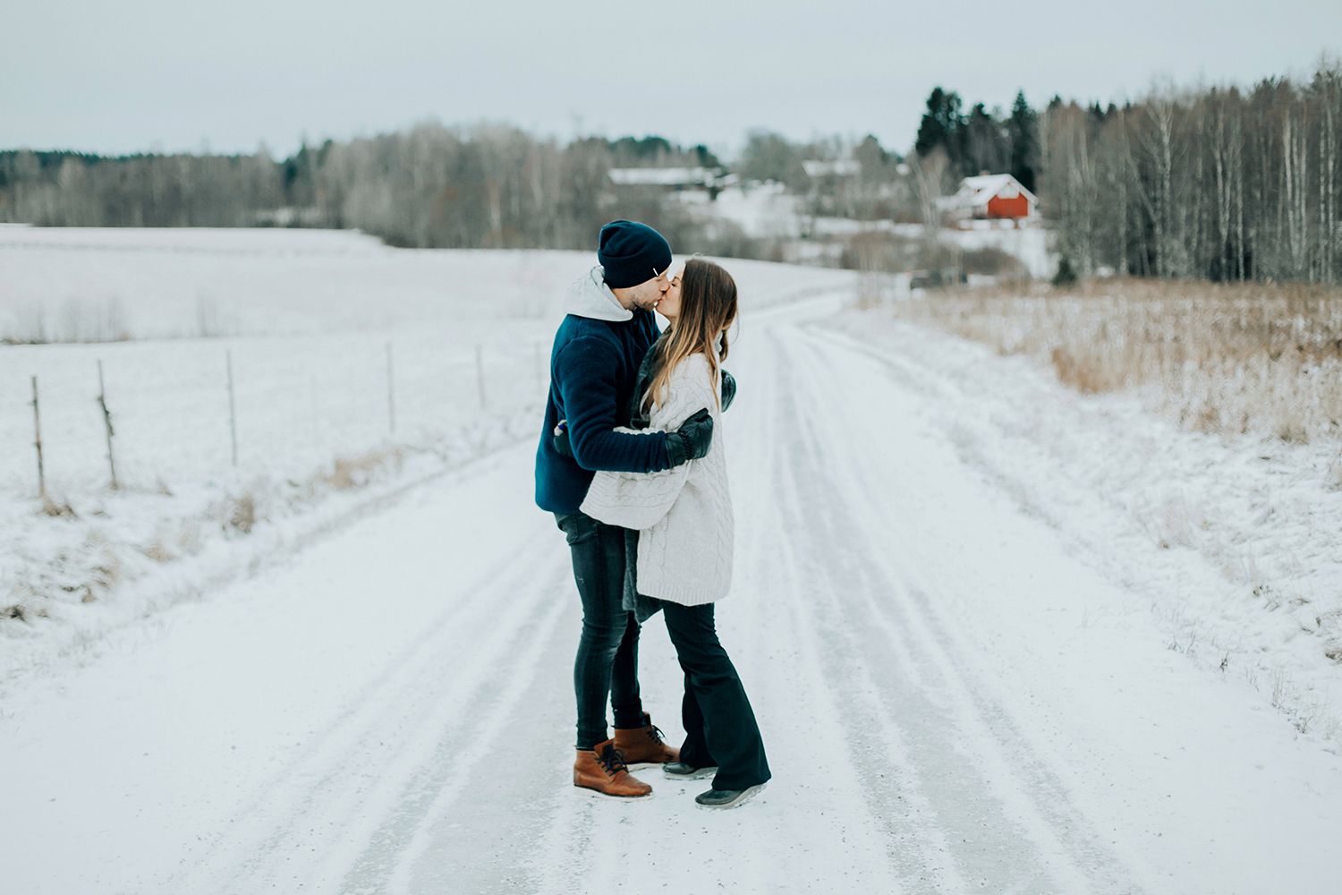 Parfotografering med Malin och Per Åslund vid Acksjön utanför Molkom. Fotograf Rebecca Nordin.