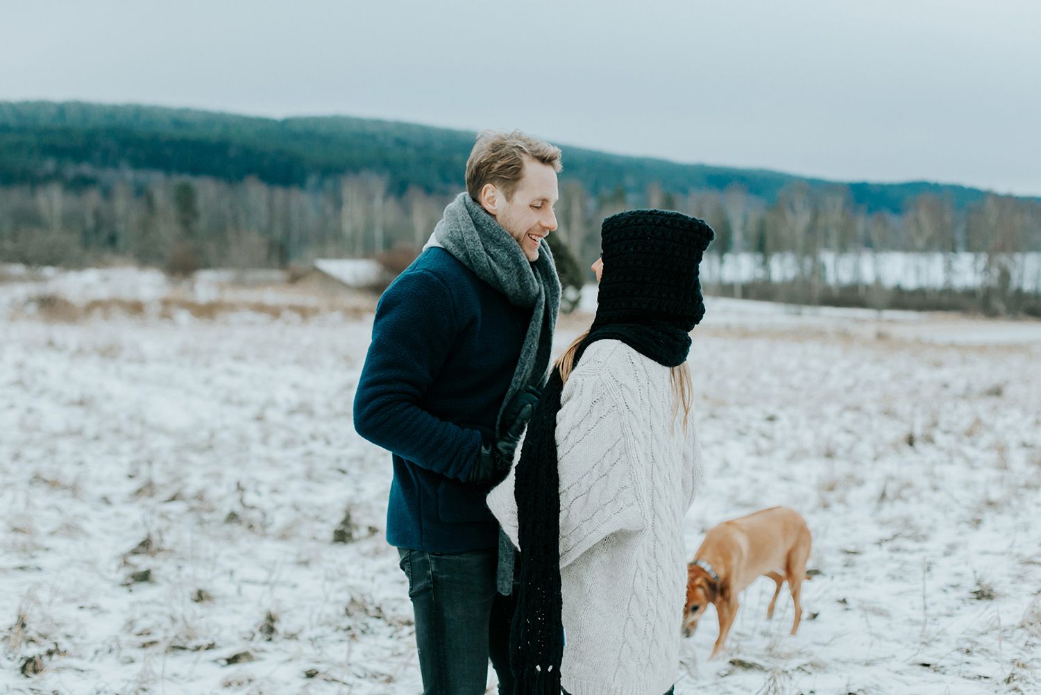 Parfotografering med Malin och Per Åslund vid Acksjön utanför Molkom. Fotograf Rebecca Nordin.