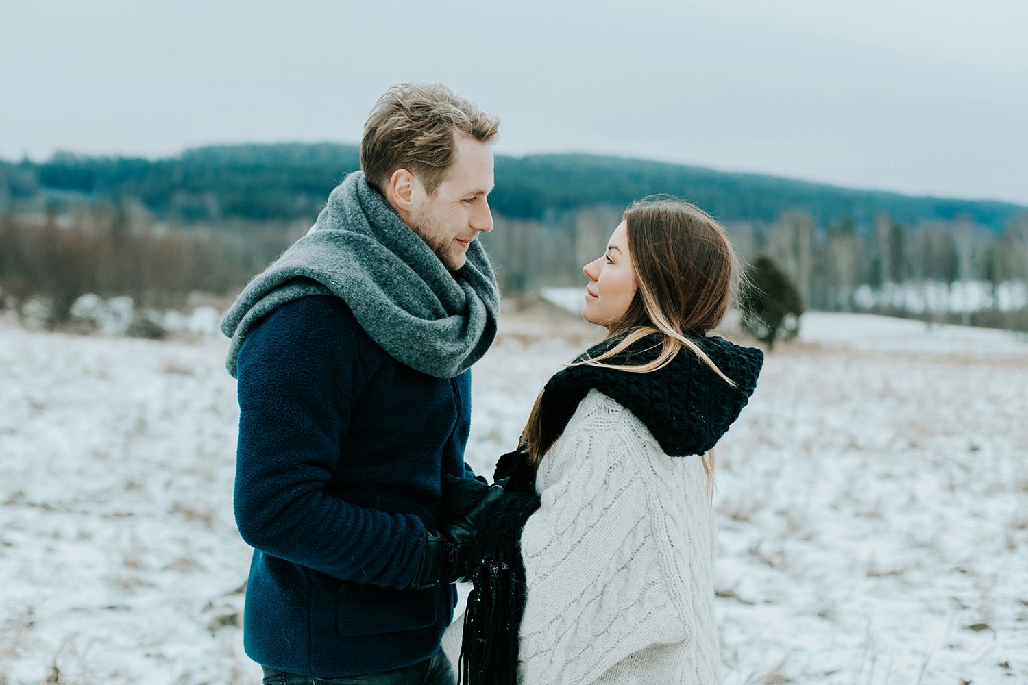 Parfotografering med Malin och Per Åslund vid Acksjön utanför Molkom. Fotograf Rebecca Nordin.