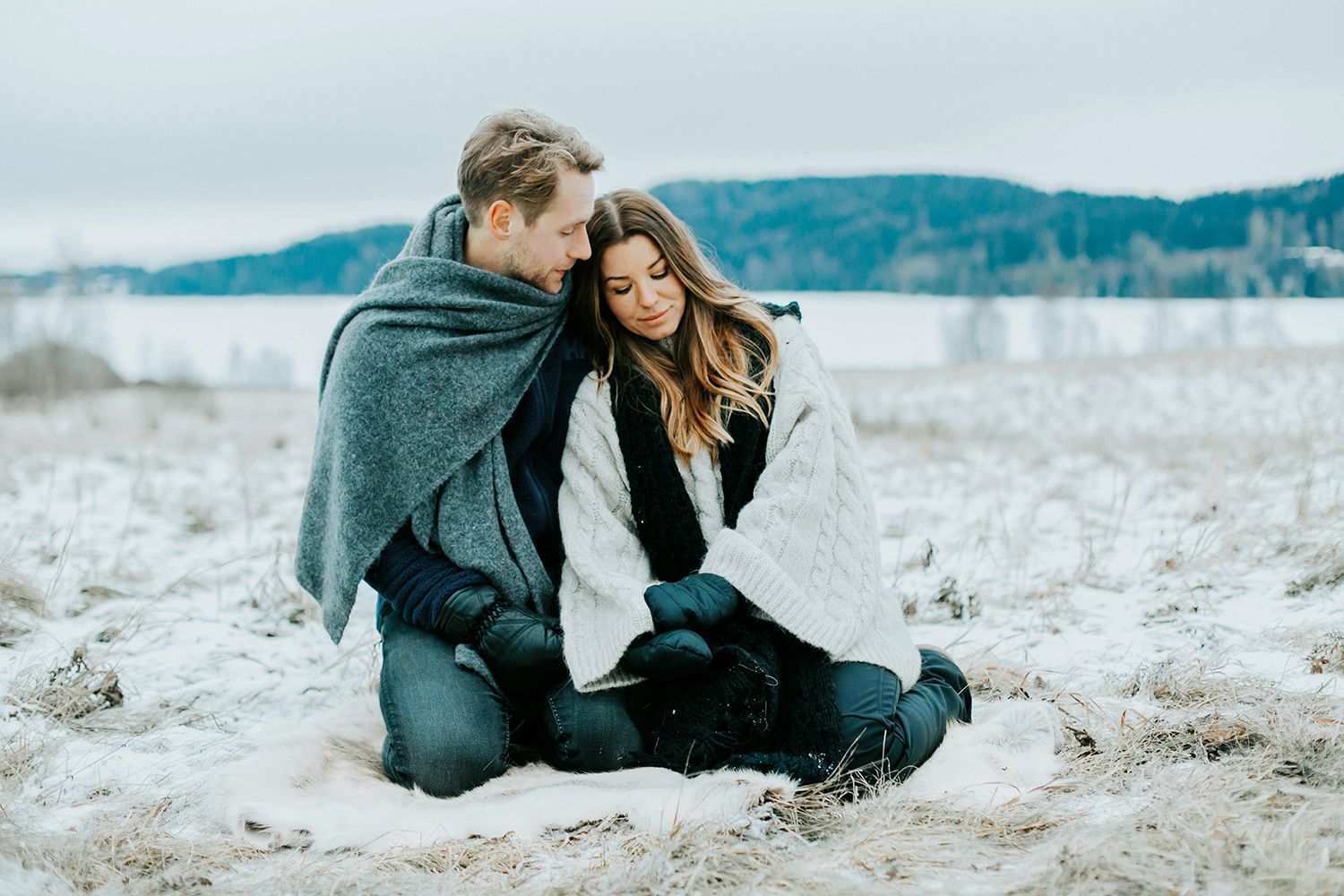 Parfotografering med Malin och Per Åslund vid Acksjön utanför Molkom. Fotograf Rebecca Nordin.