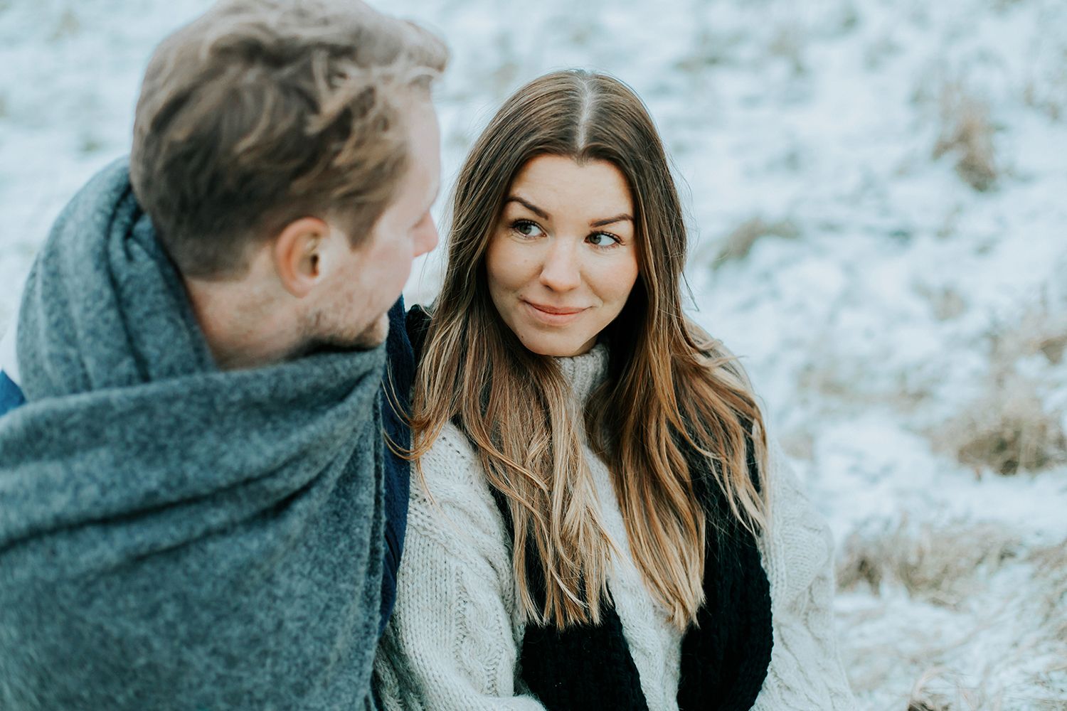 Parfotografering med Malin och Per Åslund vid Acksjön utanför Molkom. Fotograf Rebecca Nordin.