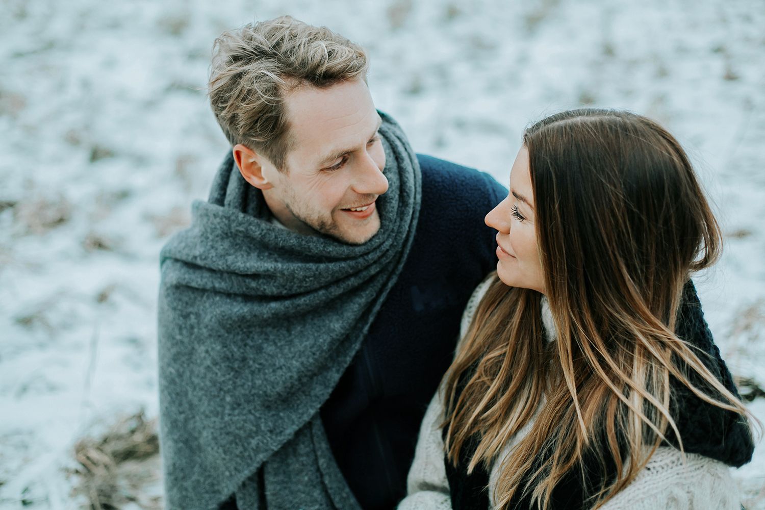 Parfotografering med Malin och Per Åslund vid Acksjön utanför Molkom. Fotograf Rebecca Nordin.