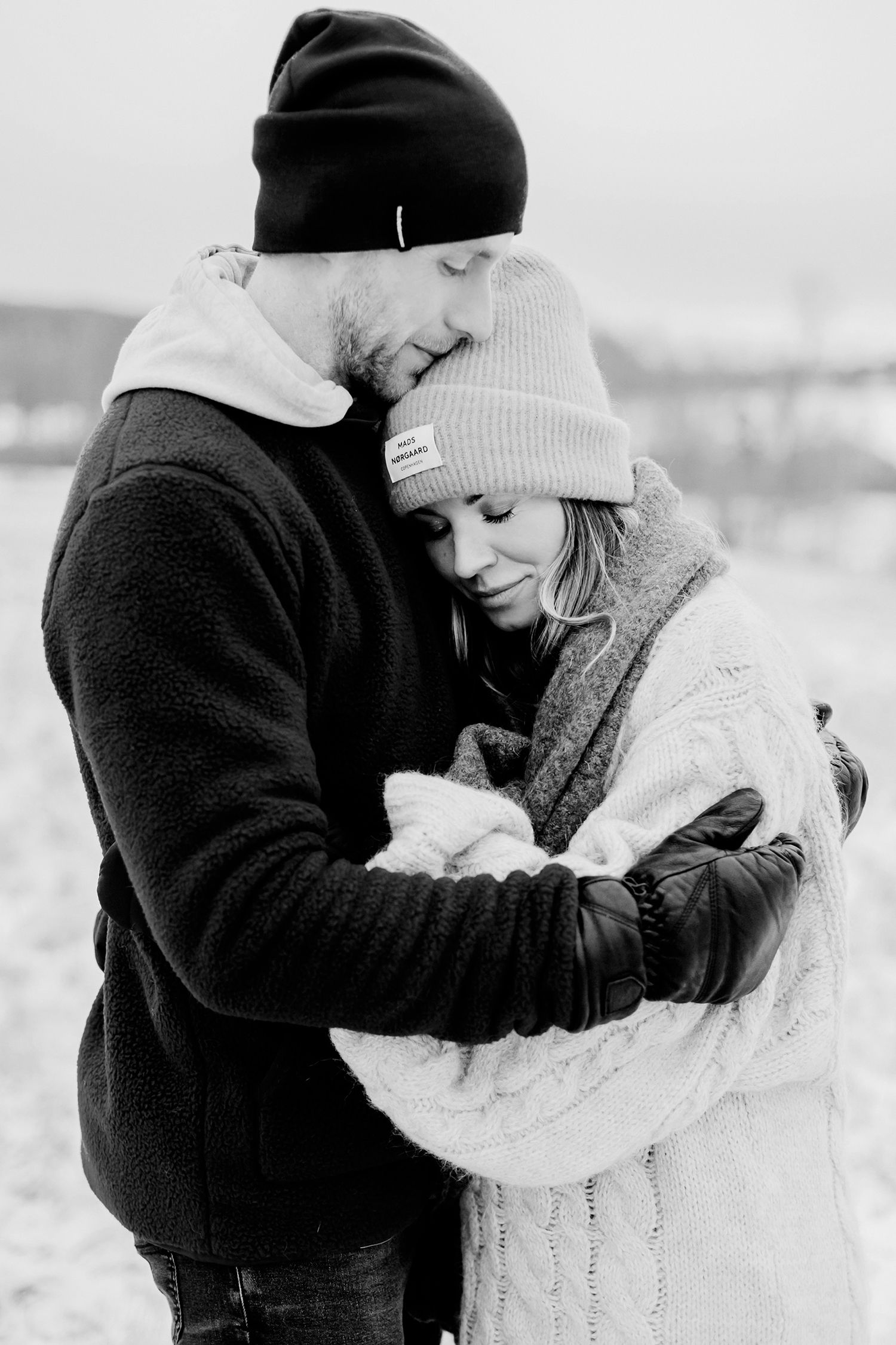 Parfotografering med Malin och Per Åslund vid Acksjön utanför Molkom. Fotograf Rebecca Nordin.