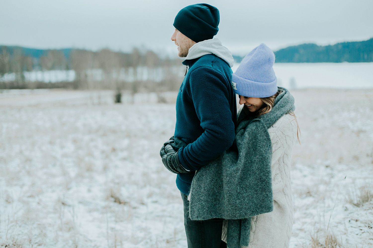 Parfotografering med Malin och Per Åslund vid Acksjön utanför Molkom. Fotograf Rebecca Nordin.