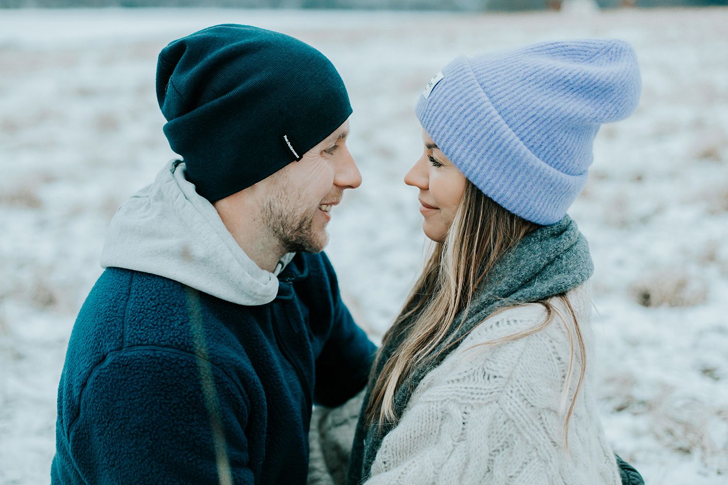 Parfotografering med Malin och Per Åslund vid Acksjön utanför Molkom. Fotograf Rebecca Nordin.