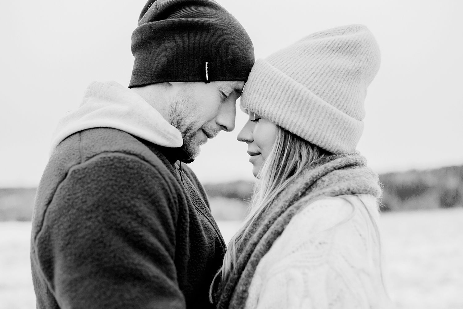 Parfotografering med Malin och Per Åslund vid Acksjön utanför Molkom. Fotograf Rebecca Nordin.