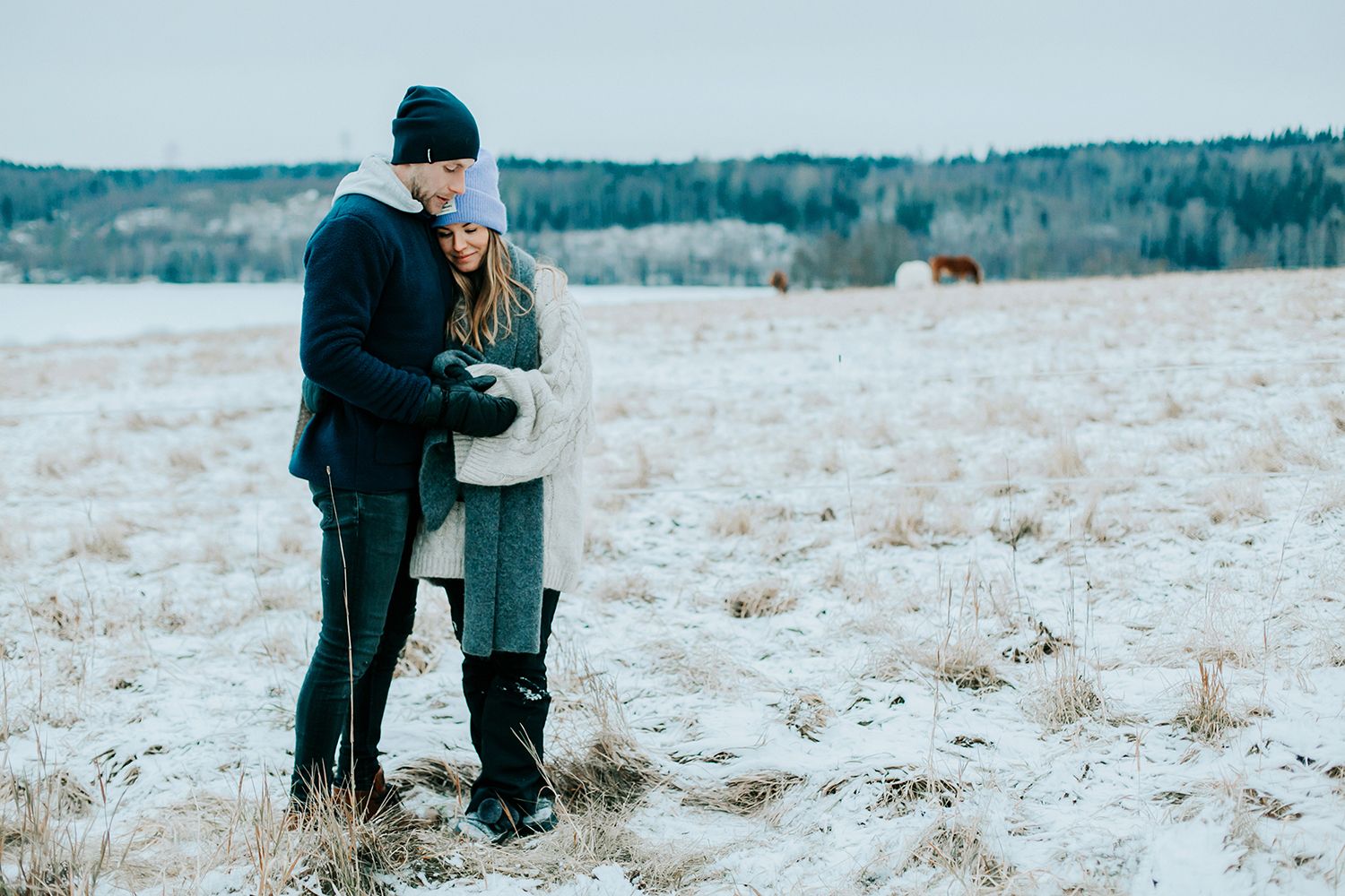Parfotografering med Malin och Per Åslund vid Acksjön utanför Molkom. Fotograf Rebecca Nordin.