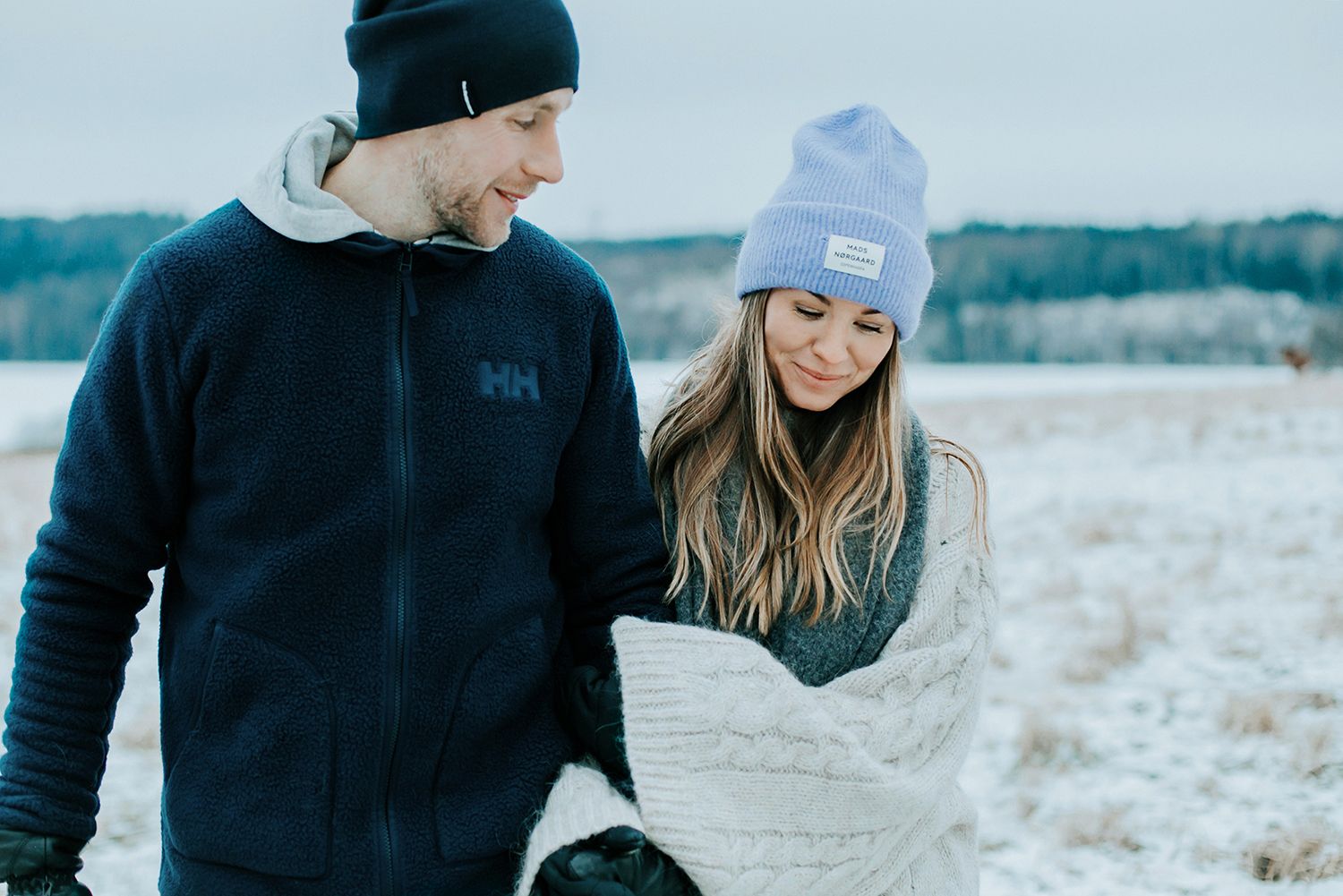 Parfotografering med Malin och Per Åslund vid Acksjön utanför Molkom. Fotograf Rebecca Nordin.