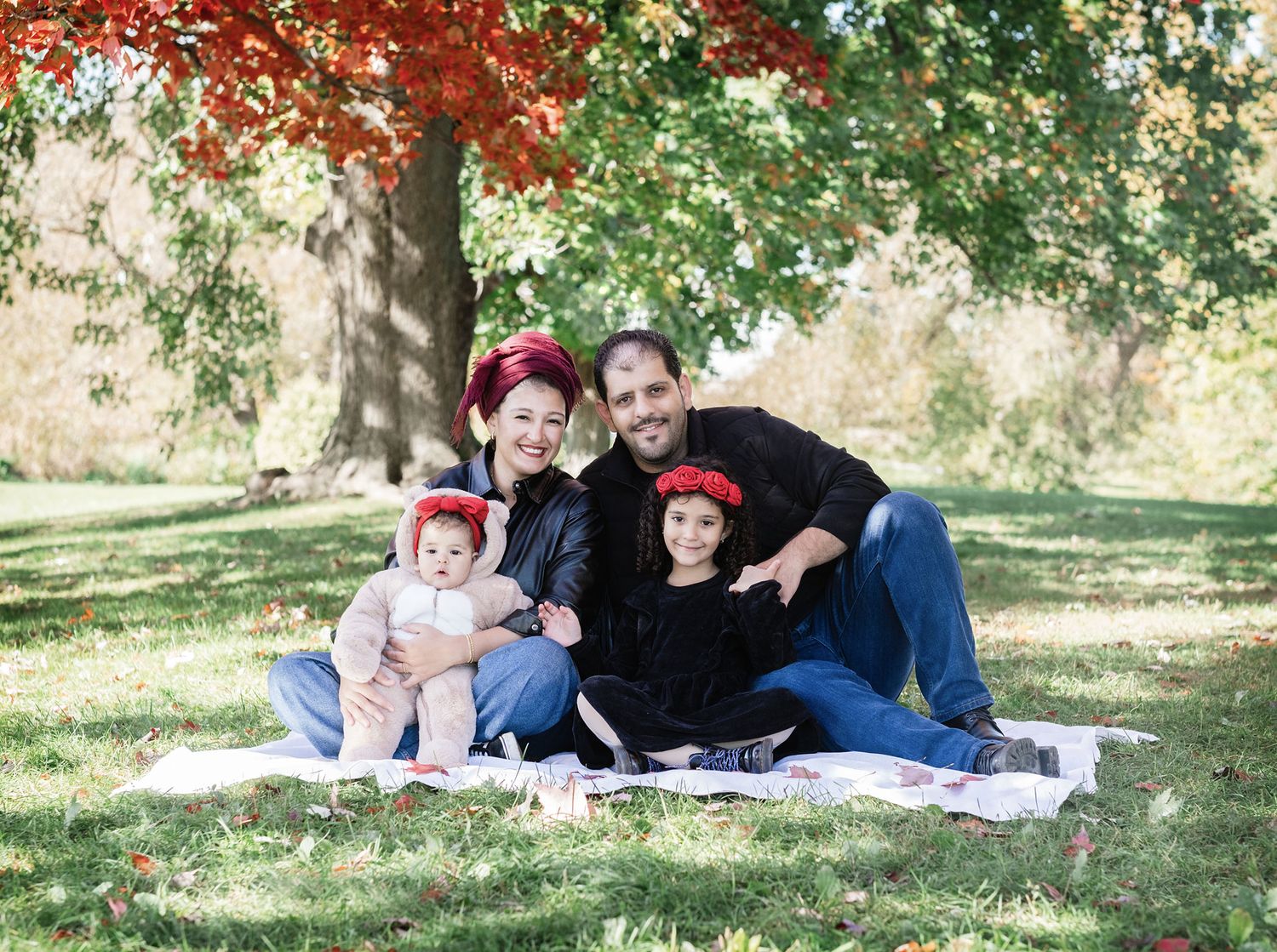 Portrait of Family, Natural light. Family Photography session. Outdoor photography. Happy. Canada. Ottawa
