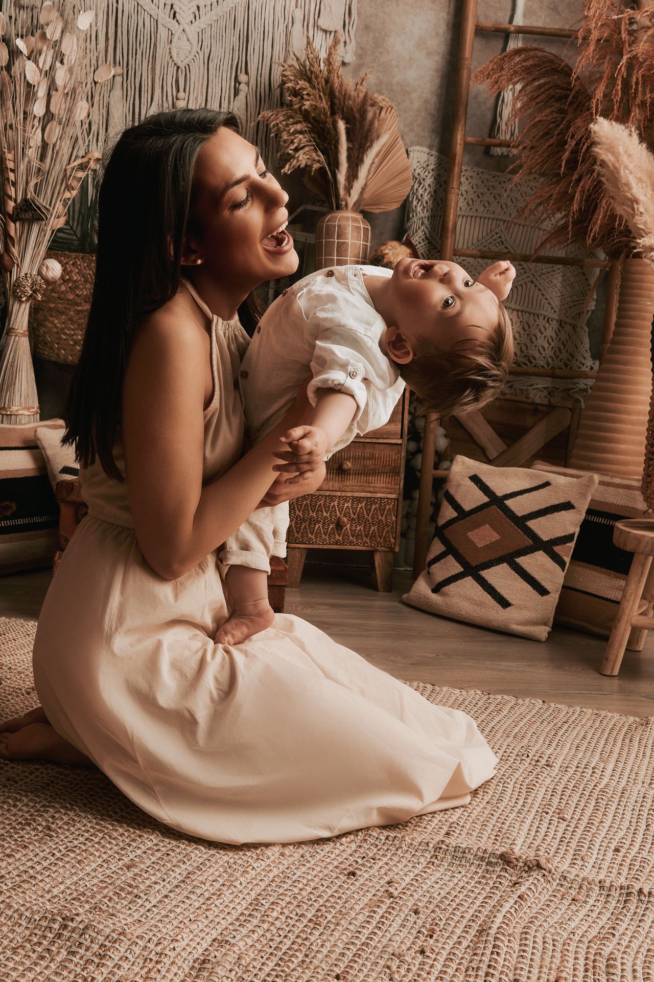 fotografia di famiglia a bruino torino - tema mamma in stile boho