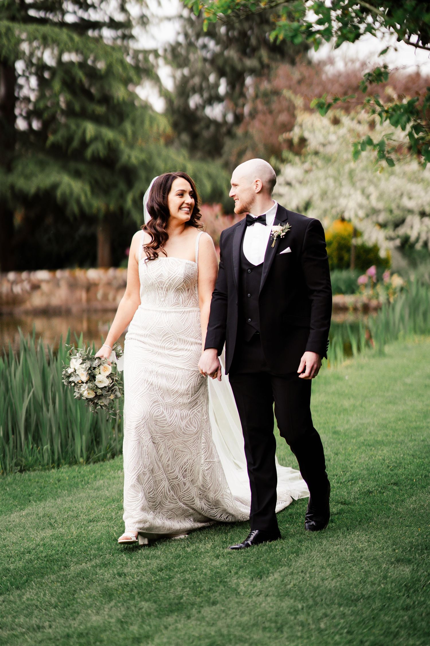 red house barn wedding photography