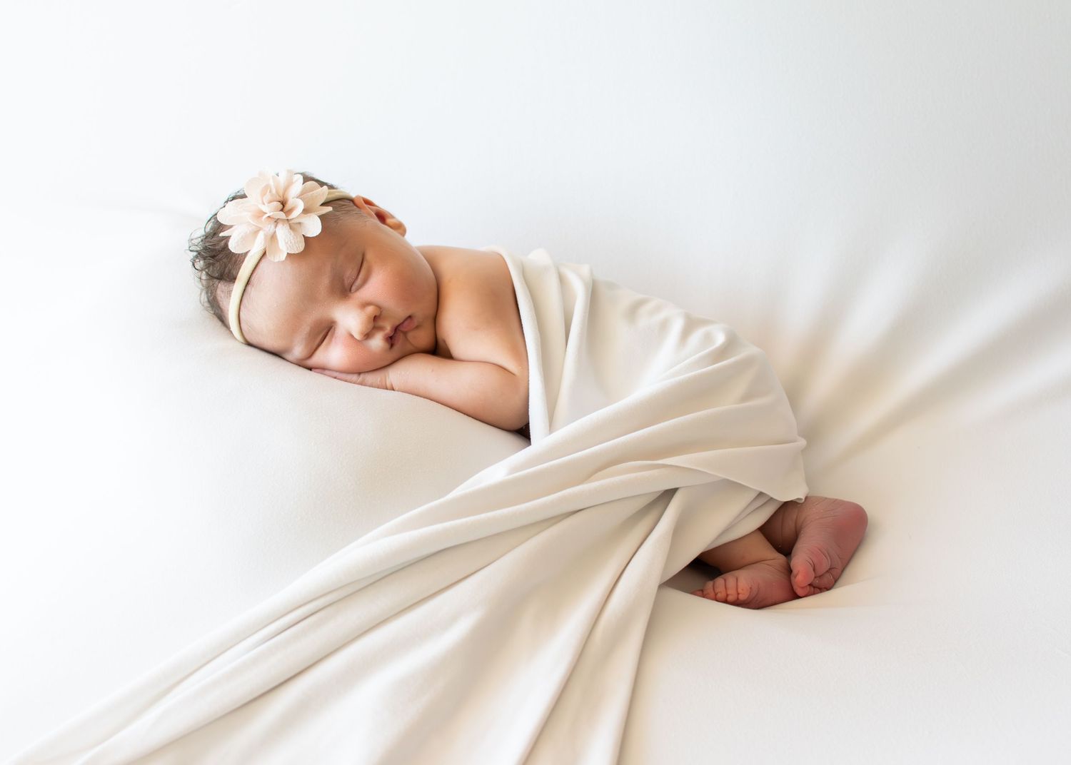 newborn, wrapped, photography, photoshoot, professional, white