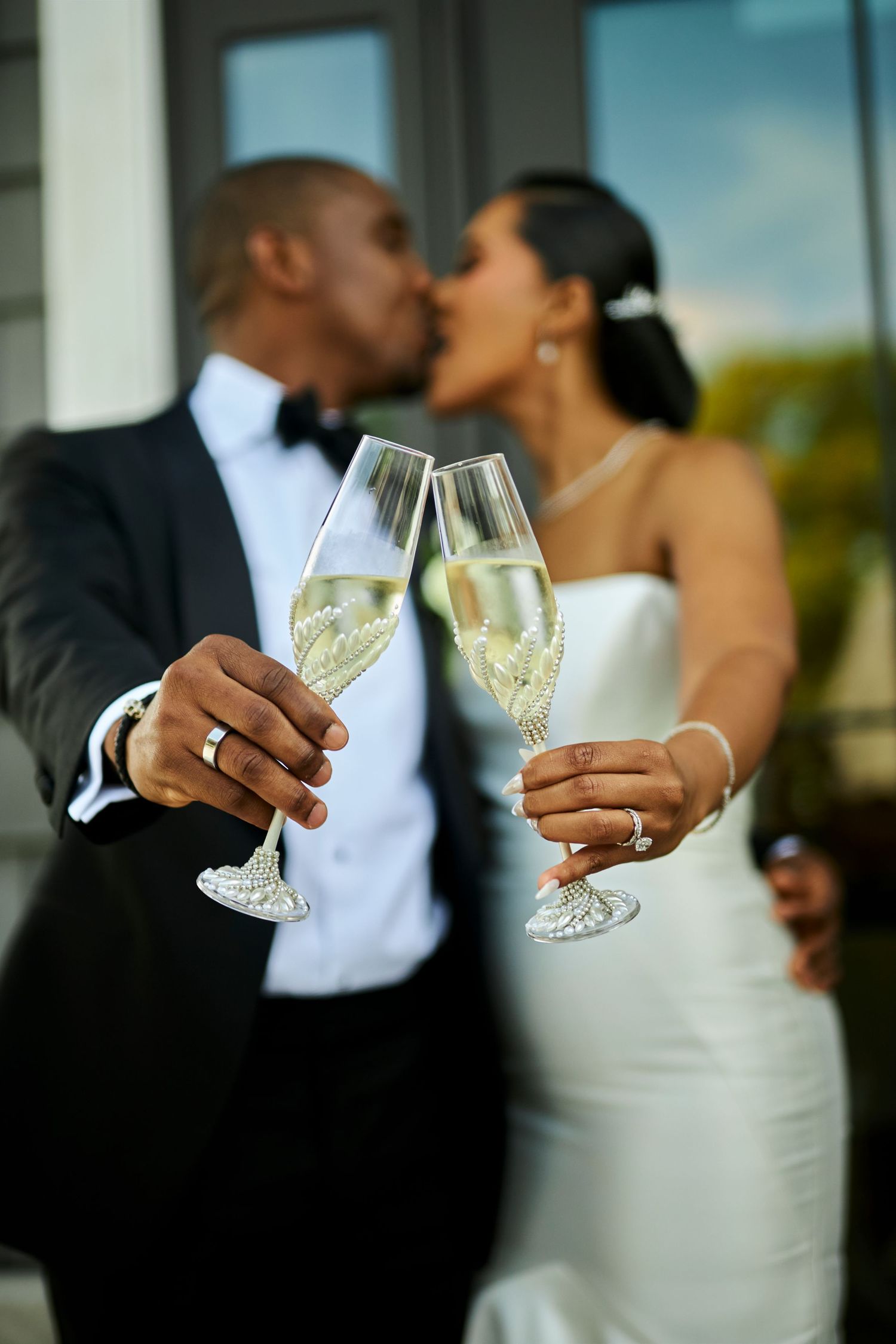 African couple’s traditional wedding ceremony in Mississauga with vibrant aso-oke