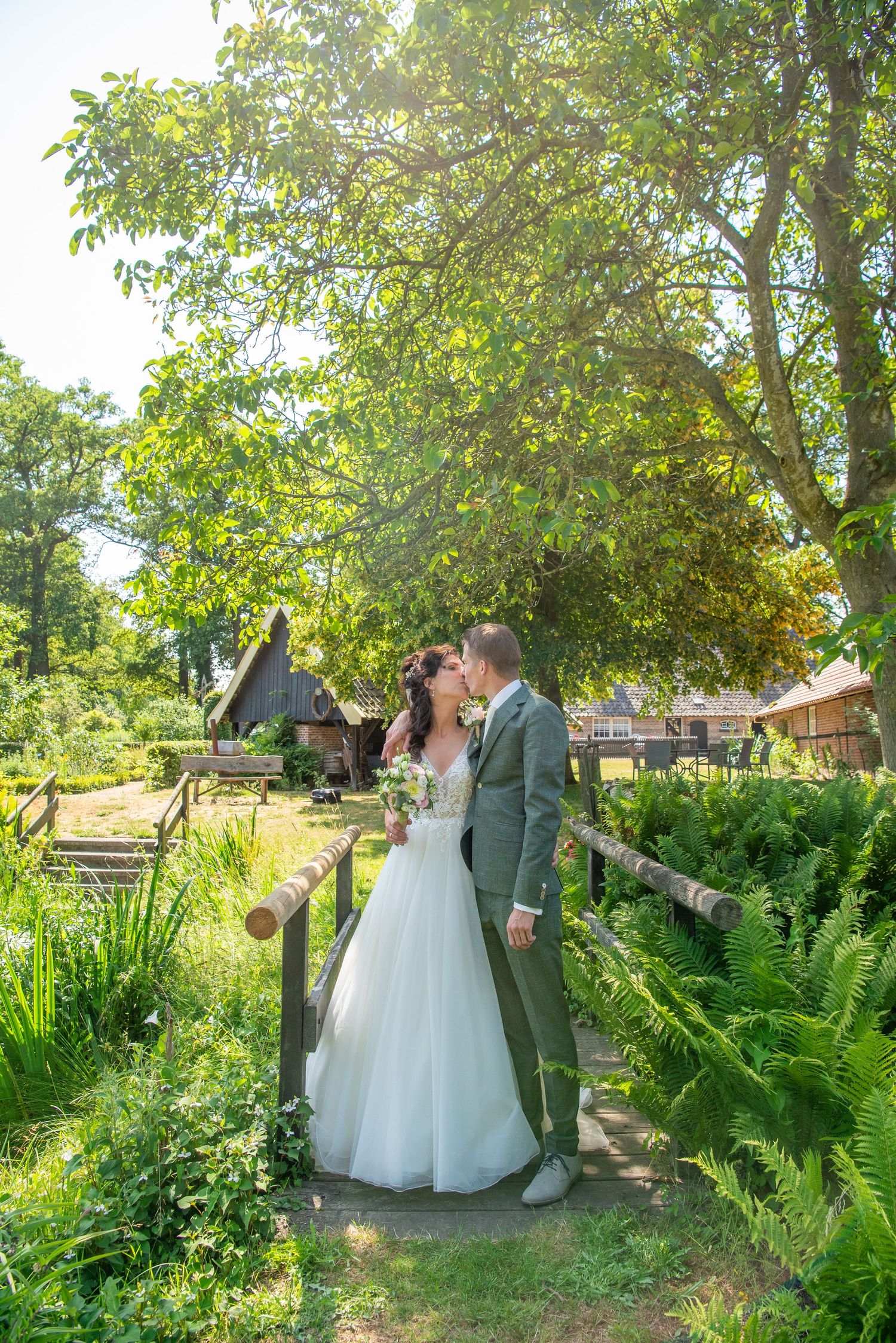 Fotoshoot Hengelo, trouwfotografie Enschede, gezinsfotograaf Almelo, zwarte achtergrond fotografie Twente