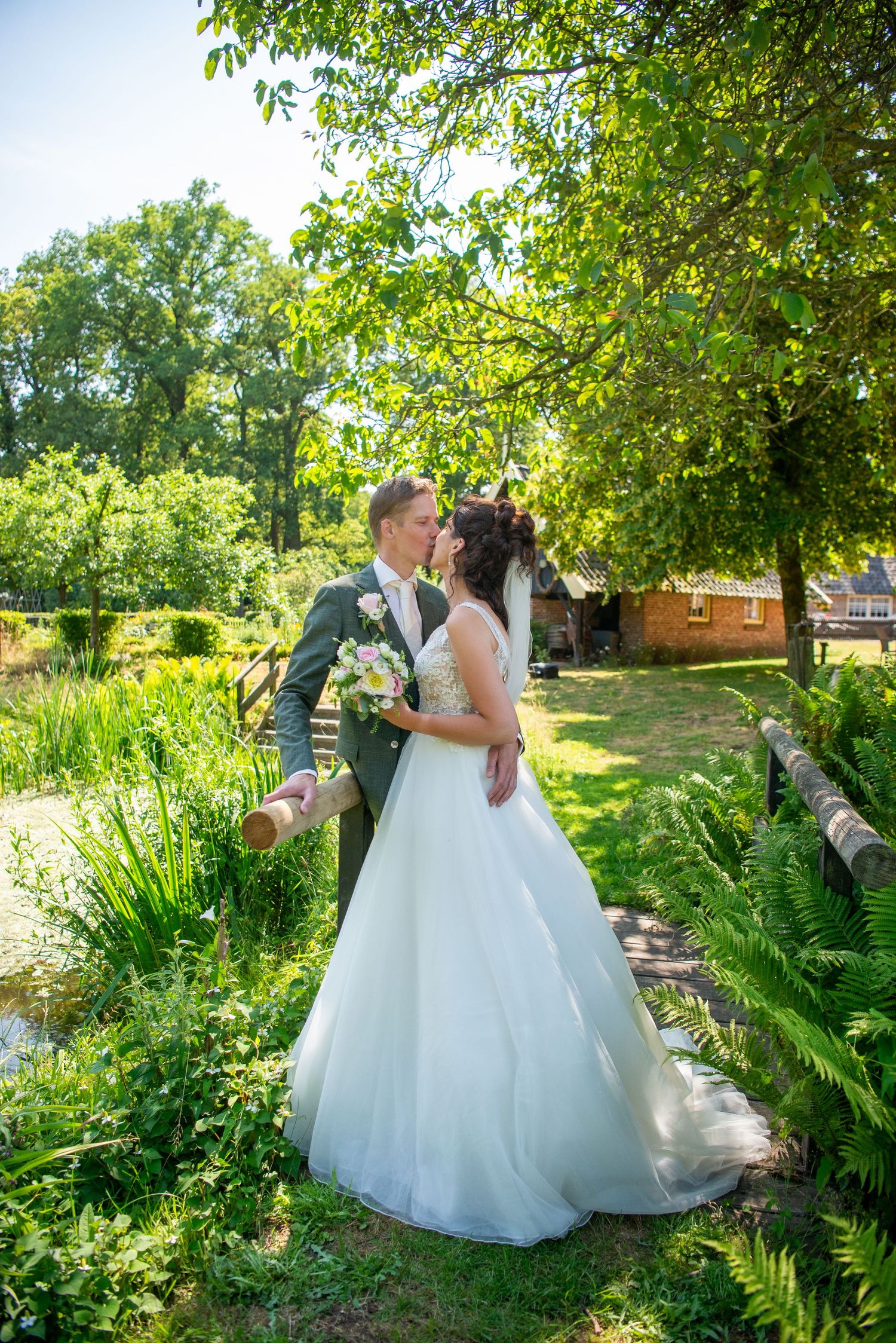 Fotoshoot Hengelo, trouwfotografie Enschede, gezinsfotograaf Almelo, zwarte achtergrond fotografie Twente