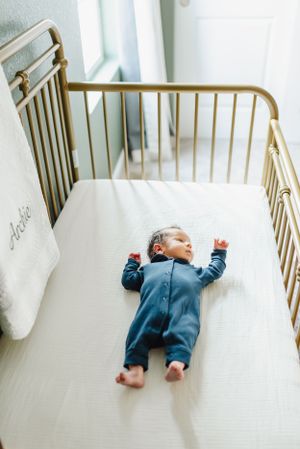 In home newborn photographer near me. Candid newborn photographer in Colorado. Colorado in home newborn photographer. Lifestyle newborn pics