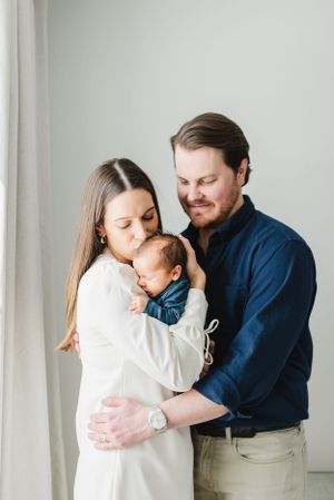 In home newborn photographer near me. Candid newborn photographer in Colorado. Colorado in home newborn photographer. Lifestyle newborn pics
