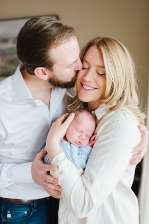 In home newborn photographer near me. Candid newborn photographer in Colorado. Colorado in home newborn photographer. Lifestyle newborn pics