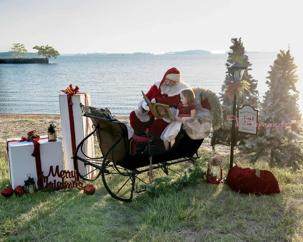 #SantaSessions #LakeMurraySC #ColumbiaSCPhotographer #SantaPhotos #ChristmasPhotos #HolidayMiniSessions