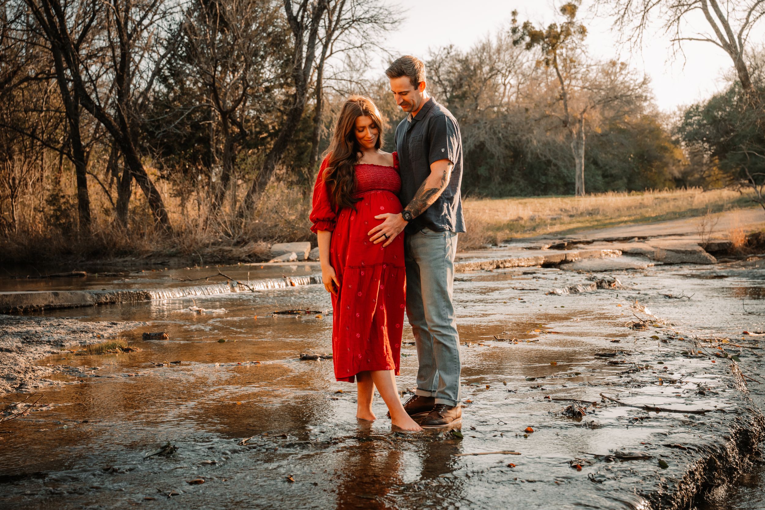 Couple embracing during golden hour maternity photography session in Dallas–Fort Worth