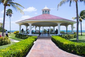 Editorial style wedding photographer in Tampa, Clearwater, St Pete, St Petersburg, Naples, Sarasota, and Miami, Florida, and Paris.