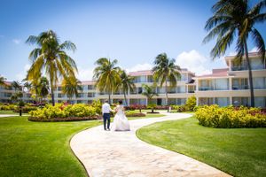 Editorial style wedding photographer in Tampa, Clearwater, St Pete, St Petersburg, Naples, Sarasota, and Miami, Florida, and Paris.
