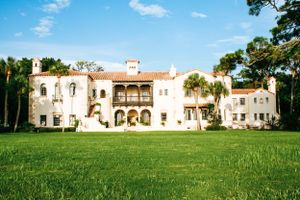 Editorial style wedding photographer in Tampa FL. Editorial style wedding photography in Florida and Europe. Hybrid wedding photographer FL