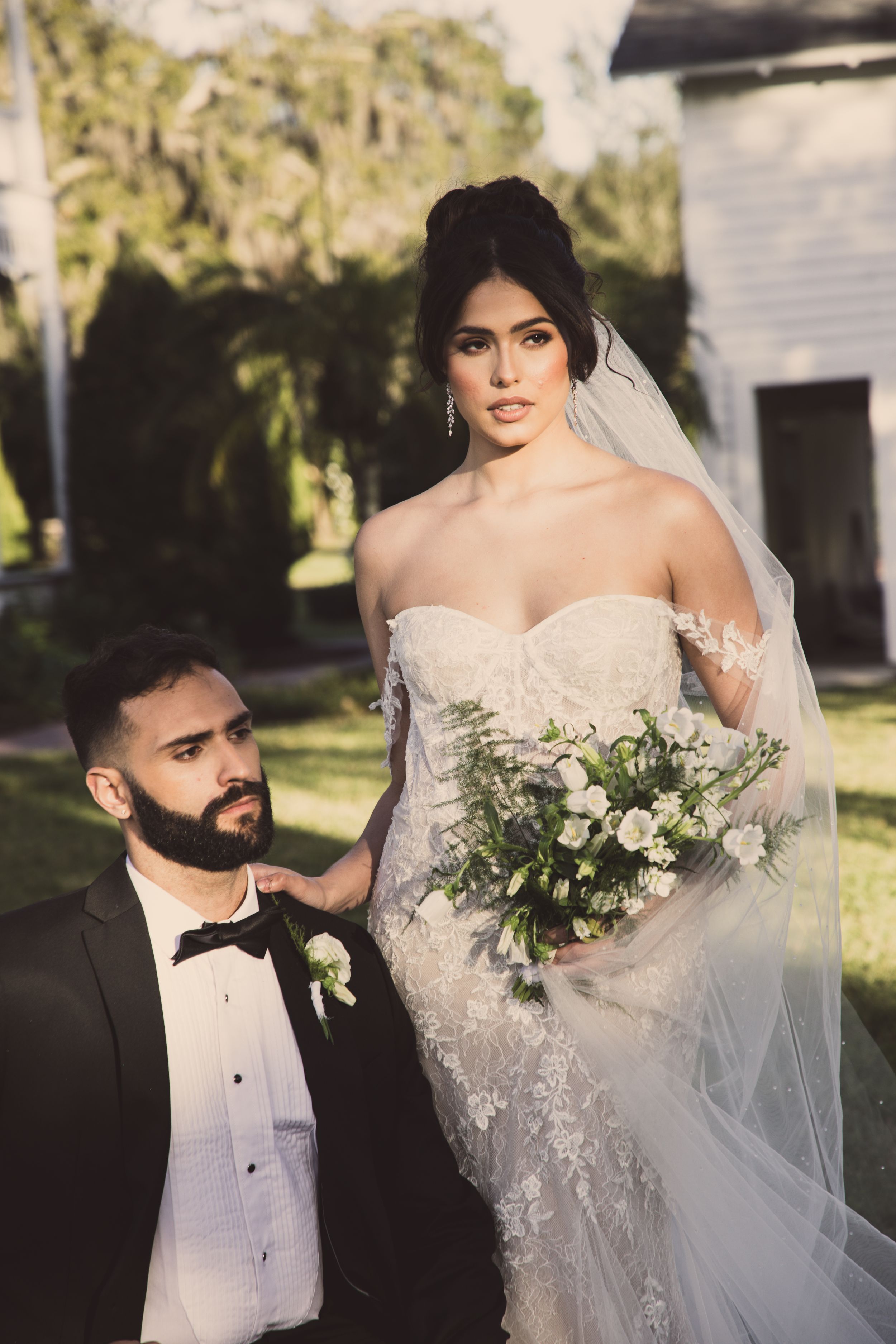 Glamourous wedding in a garden