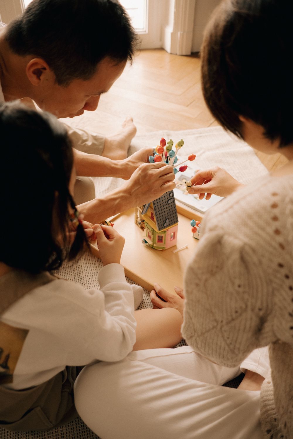 International family playing lego in Lyon 6eme Brotteaux