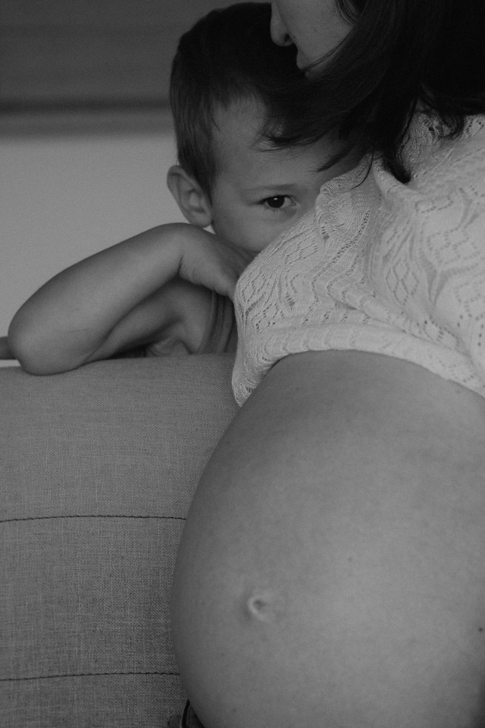 Kid with mother pregnant in Lyon