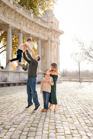 outdoor family photography Singapore, children's activities in singapore, parks. playgrounds, family portraits