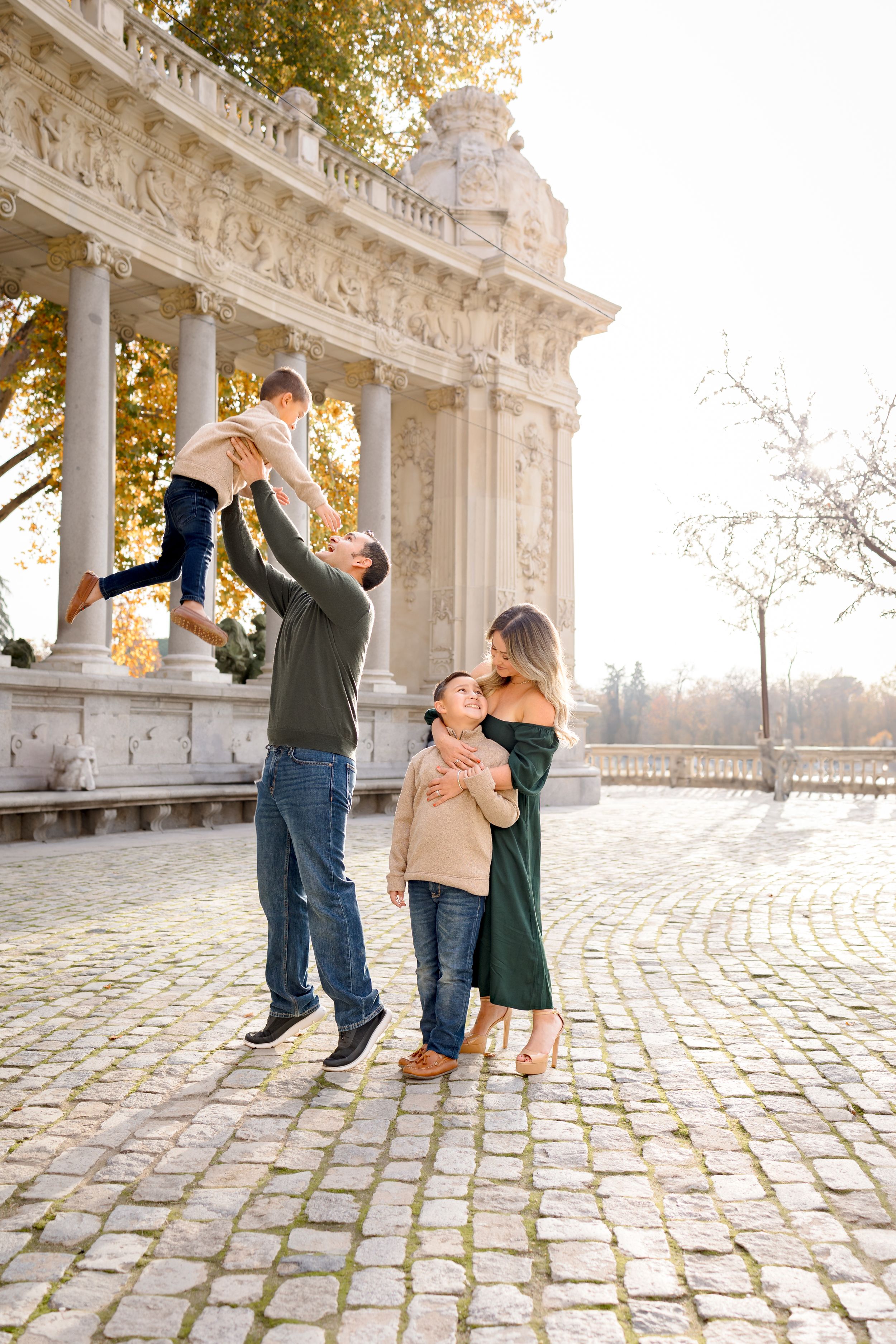 outdoor family photography Singapore, children's activities in singapore, parks. playgrounds, family portraits
