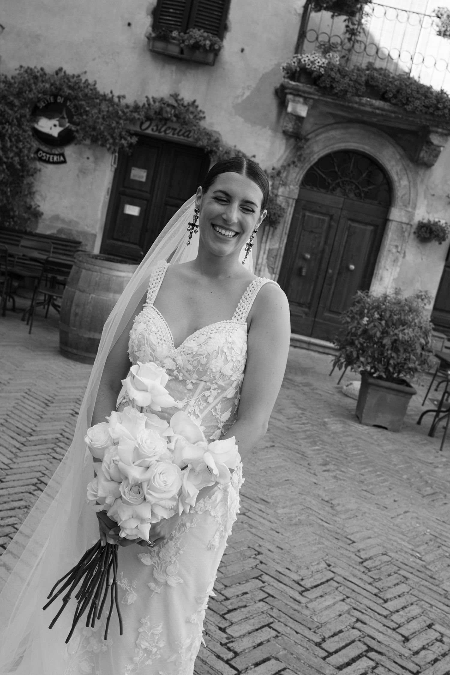 Wedding photographer Italy. 
Luxury destination wedding photography in Tuscany Amalfi Coast, Lake Como. 
Emotional wedding photos