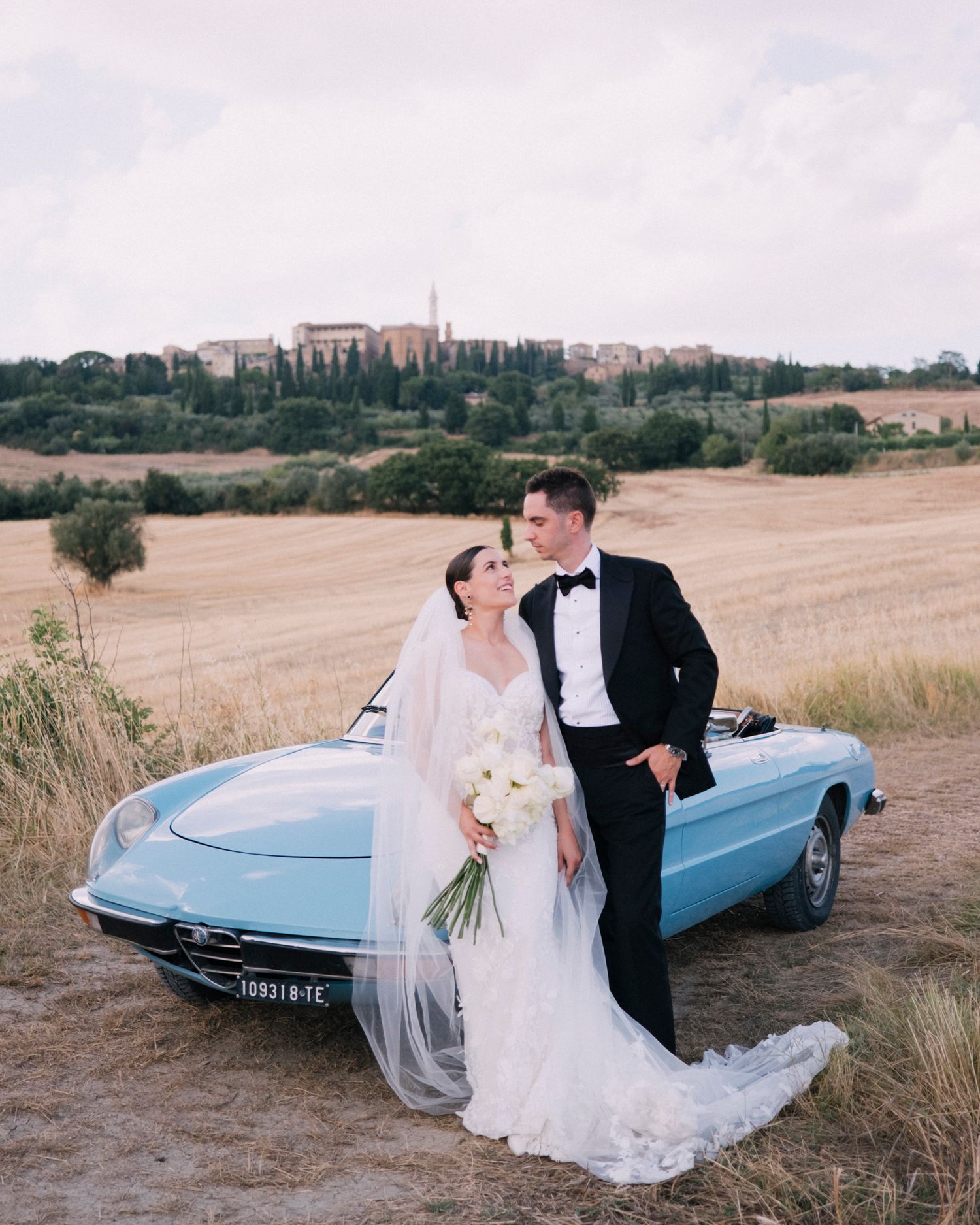 Wedding photographer Italy. 
Luxury destination wedding photography in Tuscany Amalfi Coast, Lake Como. 
Emotional wedding photos