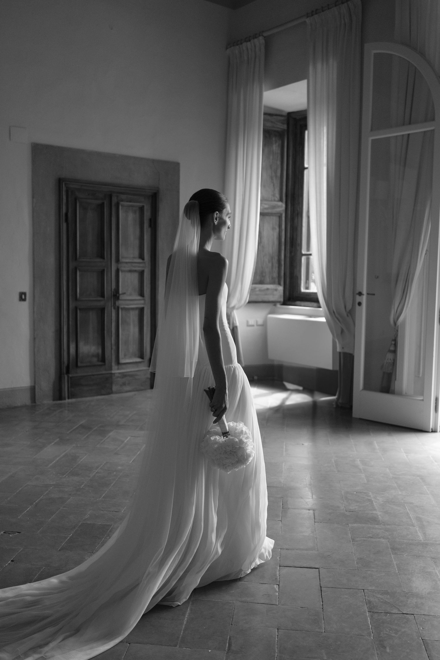Wedding photographer Italy. 
Luxury destination wedding photography in Tuscany Amalfi Coast, Lake Como. 
Emotional wedding photos