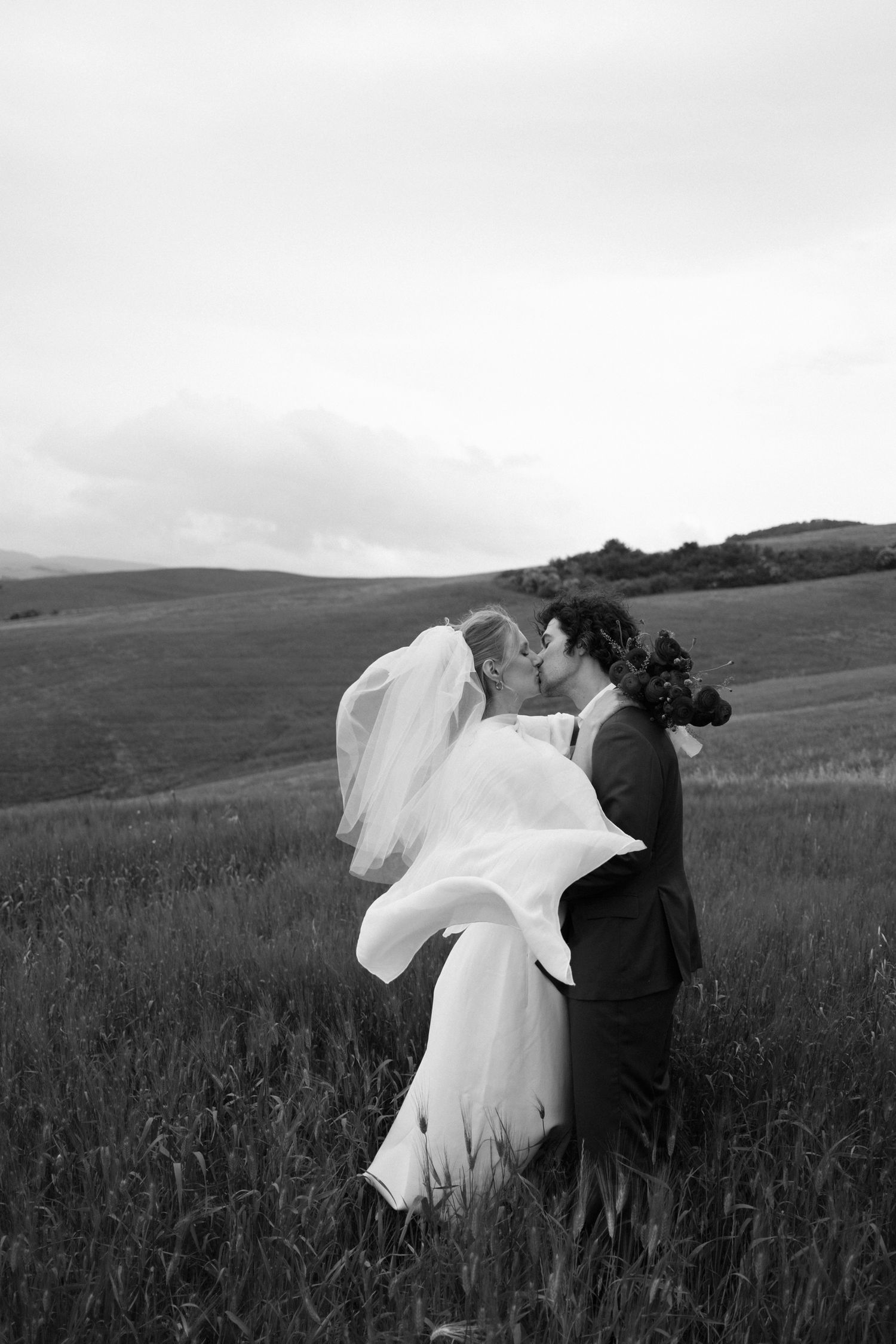 Wedding photographer Italy. 
Luxury destination wedding photography in Tuscany Amalfi Coast, Lake Como. 
Emotional wedding photos