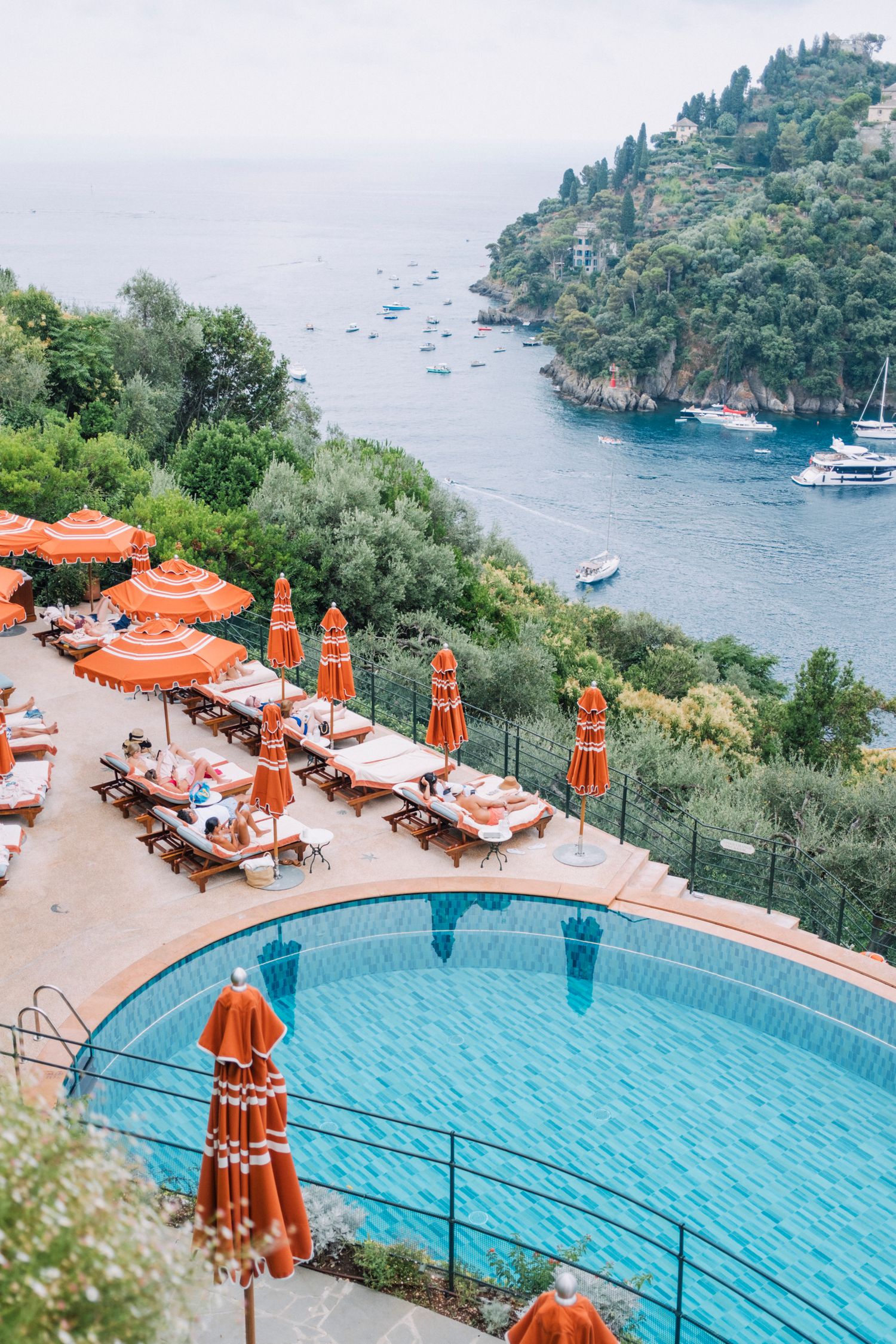 Wedding photographer Italy. 
Luxury destination wedding photography in Tuscany Amalfi Coast, Lake Como. 
Emotional wedding photos