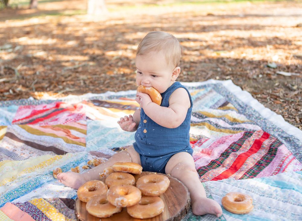 12-month cake smash photography Pensacola FL, One Year milestone portrait, baby's first year photographer, pensacola baby photographer