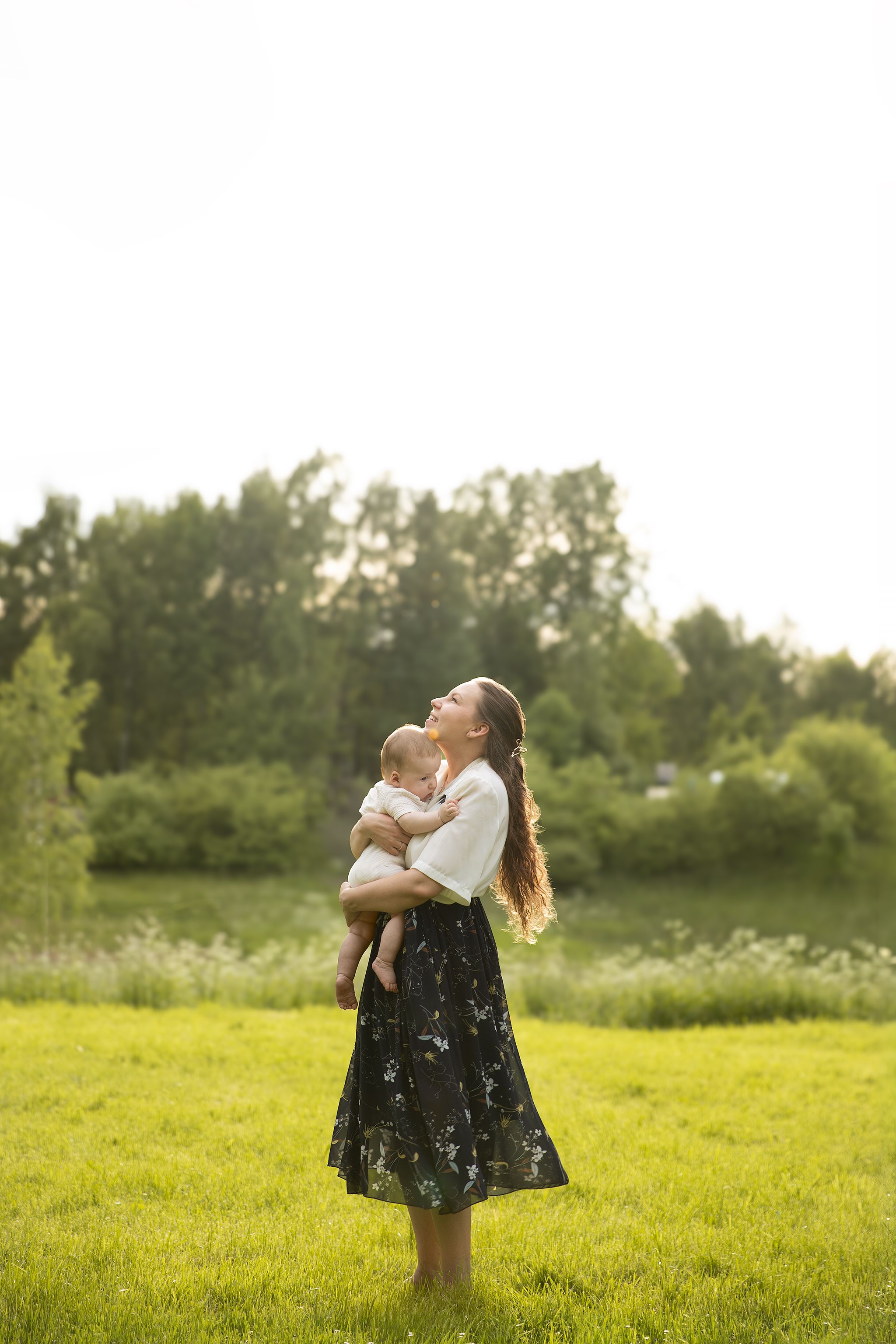 Outdoor motherhood photography session in Kent featuring a mother and a baby enjoying relaxed family photoshoot in a sunset golden hour.