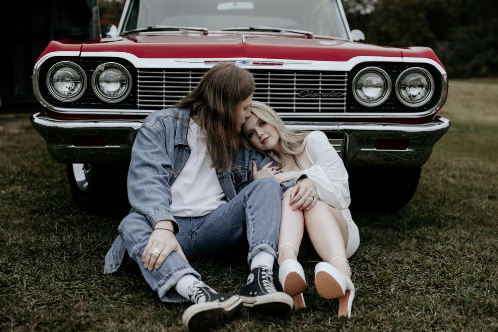 Intimate and adventurous couples car session